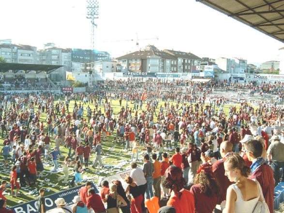 O ascenso · 2004