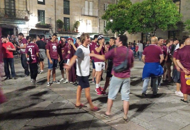 O ascenso de 2015 · festa no Teucro
